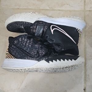 Nike Kids Kyrie Irving Basketball Sneakers